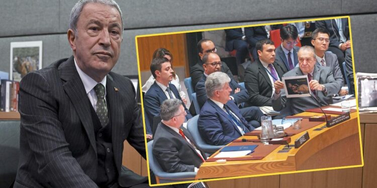 Hulusi Akar gündem olan kareyi paylaştı: Terörist mi bu? Cevap ver!!!!
