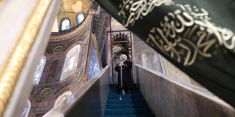 Hutbe bahaneli saldırıdan İslam karşıtlığı çıktı! Diyanet’i eleştiremedikleri tek konu