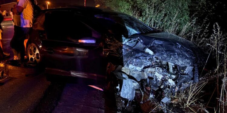 İki otomobil kafa kafaya çarpıştı! Çok sayıda yaralı var!