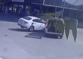 İnegöl’de 2 aracın çarpıştığı kaza anı kamerada: 1 yaralı