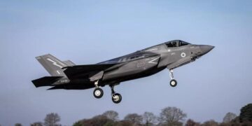 İngiliz F-35’i Japonya’ya acil iniş yaptı