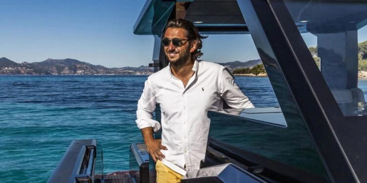 İş adamı Halit Yukay denizde kayboldu: Yatı parçalanmış halde bulundu