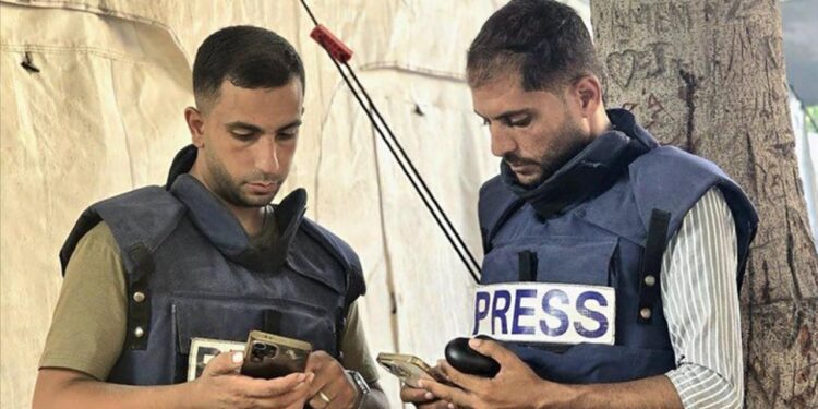 İsrail’in, gazetecilerin çadırına düzenlediği saldırıda 5 gazeteci şehit oldu