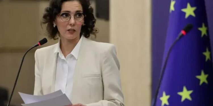 İsrailin şehit ettiği gazeteci için AB Komisyonundan tepki geldi