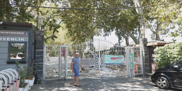 İstanbul’da şiddetli rüzgar! Gülhane Parkı kapatıldı