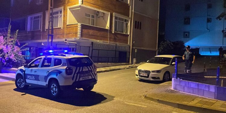 İstanbul’da vahşet! Sokakta satırlı saldırıya uğrayan kadın hayatını kaybetti