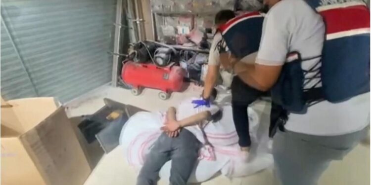 İstanbul’da zehir tacirlerine darbe