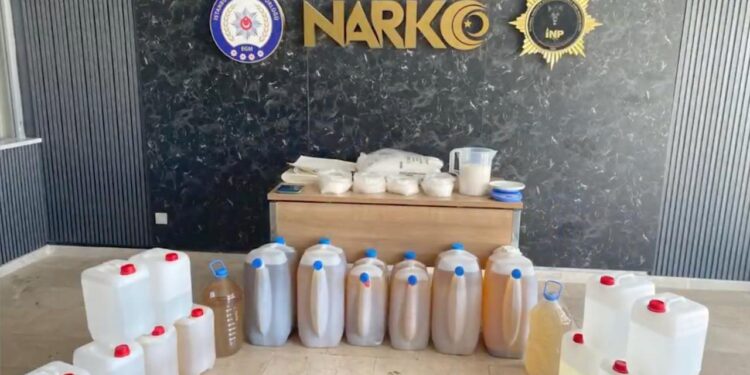 İstanbul’da zehir tacirlerine operasyon