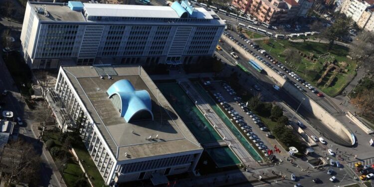 İstanbul’un reklam baronu: Yolsuzluk soruşturmasında konuşmaması için tehdit edildi!