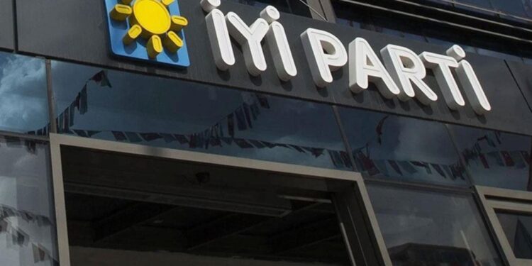 İYİ Parti Mardin İl Başkanı ve ilçe teşkilatları istifa etti