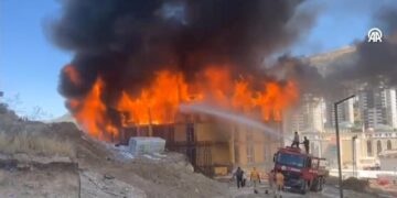 Kahramanmaraş’ta lojman inşaatında yangın