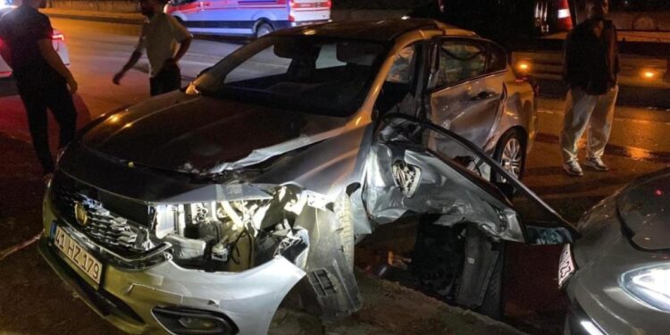 Kocaeli’de iki otomobil çarpıştı: 4 yaralı