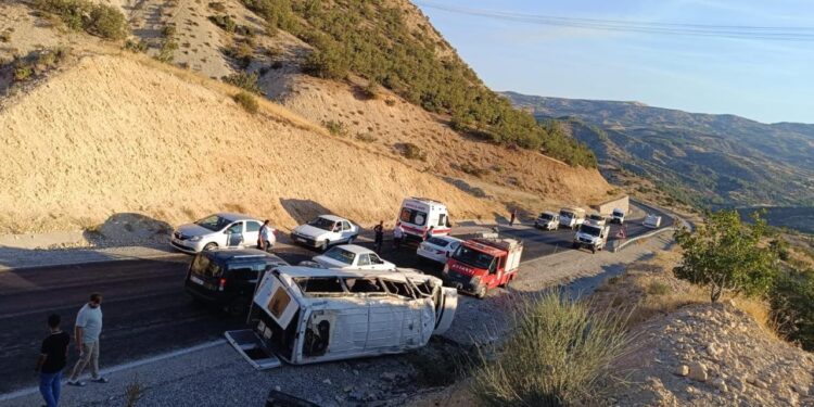 Korkutan kaza: 19 kişi yaralandı!