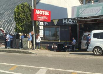 Mahalle ortasında korkunç olay: Mal sahibi, kiracısına dehşeti yaşattı: 3’ü ağır 4 yaralı