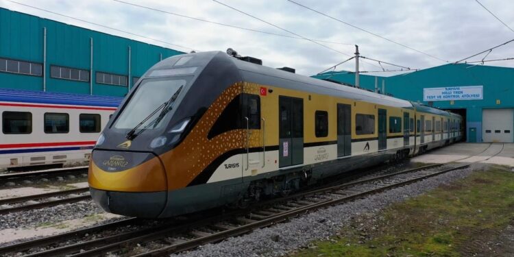 Milli banliyö tren setinin ikincisinin üretimi tamamlandı