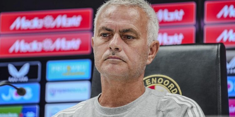 Mourinho gazeteciyi bozdu: Sorunuza cevap vermeyeceğim
