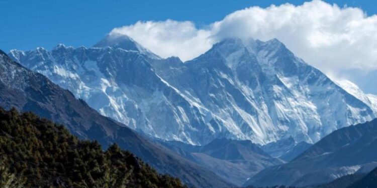 Nepal’den turizm hamlesi… 97 zirveye  tırmanış ücretsiz!
