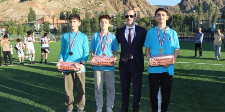 Oltu’da Yaz Kur’an Kursları Futbol Turnuvası sona erdi