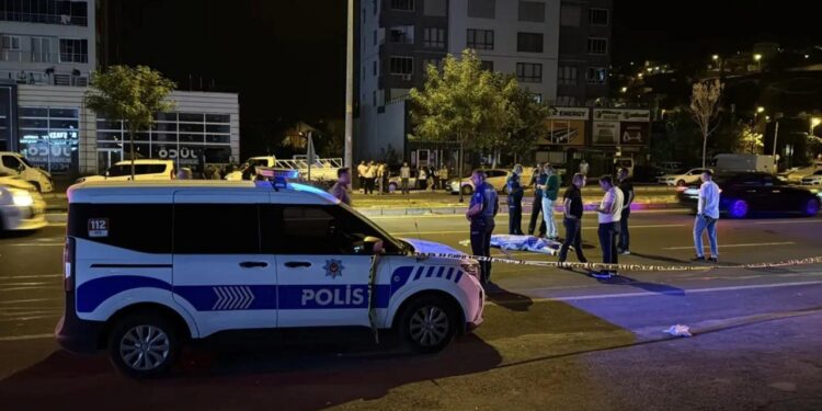 Önce kamyonet çarptı sonra otomobil ezdi