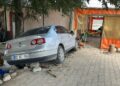 Otomobil, köyün kahvehanesine daldı: 1 ölü, 2 yaralı