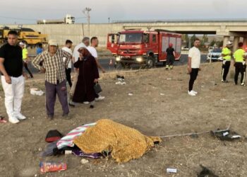 Otomobil takla atarak 60 metre sürüklendi: Ölü sayısı 3’e yükseldi