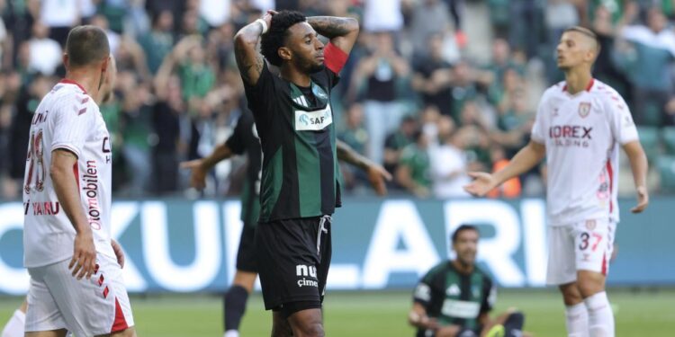 Samsunspor deplasmandan 3 puanla döndü!