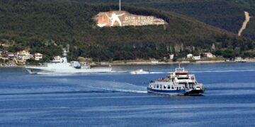 Son dakika: Çanakkale Boğazı ve Çanakkale Havalimanı yeniden ulaşıma açıldı
