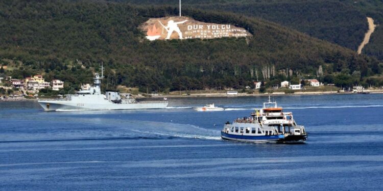 Son dakika: Çanakkale Boğazı ve Çanakkale Havalimanı yeniden ulaşıma açıldı