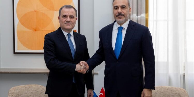 Son dakika…Bakan Fidan, Azerbaycanlı mevkidaşı Bayramov ile görüştü!