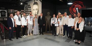 Süleyman Seba’nın heykeli Beşiktaş müzesinde yerini aldı
