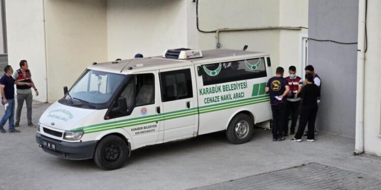 Şüpheli yangın sonrası karı-koca evde ölü bulundu