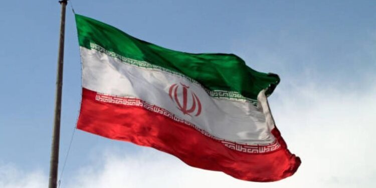 Tahran’da 100’den fazla kamu kurumunun elektriği kesildi