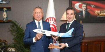 TBMM Dışişleri Komisyonu Başkanı Oktay, AJet Genel Müdürü Sarp ile görüştü