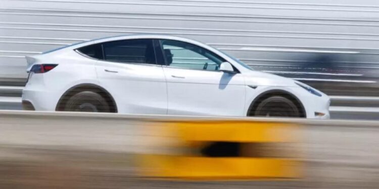 Tesla’ya büyük şok: Otopilota kazasında yüzlerce milyon dolarlar kaybetti