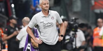 Tribünleri alkışlayan Solskjaer’e büyük şok!