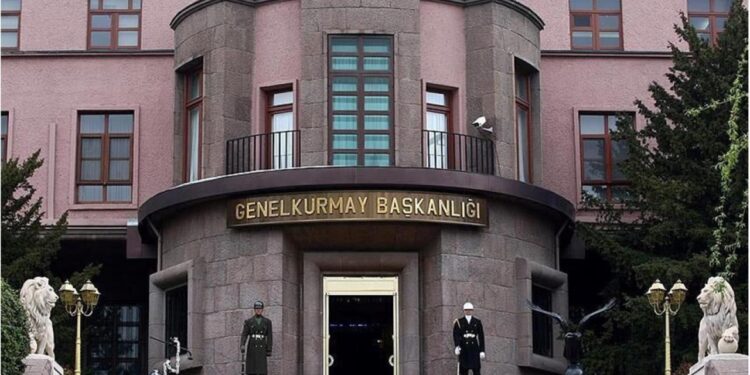 TSK’da sürpriz ayrılık! Emekliliğini istedi