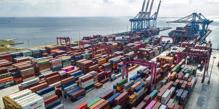 Türk lirasıyla dış ticaret 7 ayda 831 milyar liraya yaklaştı