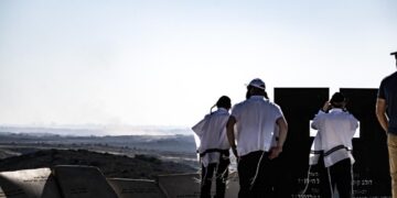 Türkiye’nin yanı başında soykırımcılara kucak açtılar! Her 10 kişiden 1’i… Kanlı tatil