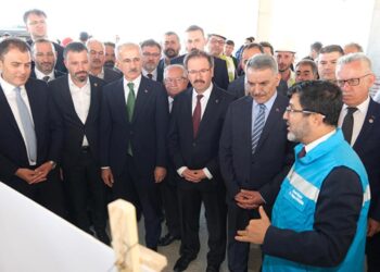 Ulaştırma ve Altyapı Bakanı Uraloğlu, Yozgat Havalimanı inşaatını inceledi