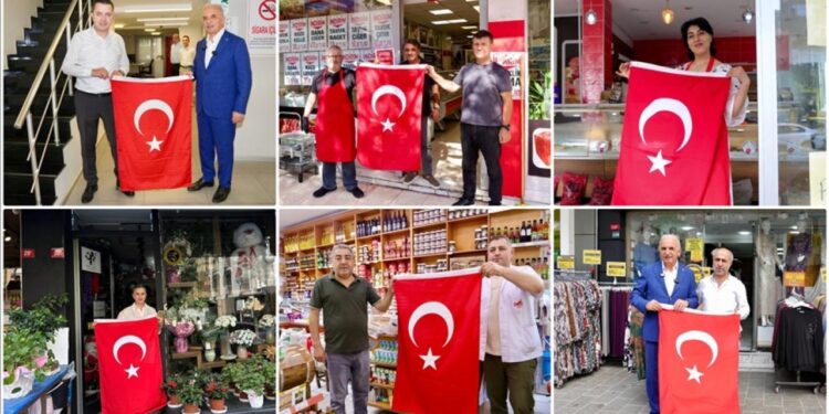 Ümraniye’de 40 bin Türk bayrağı dağıtılıyor