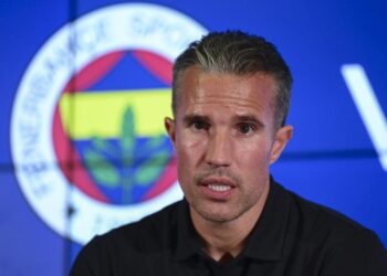 Van Persie maç sonu köpürdü: Fenerbahçe fırsatçılık yaptı