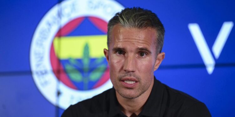 Van Persie maç sonu köpürdü: Fenerbahçe fırsatçılık yaptı
