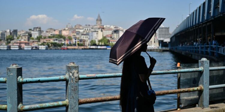 Yeni haftada kavurucu sıcaklar sürecek! Meteoroloji’den 2 bölgeye fırtına uyarısı