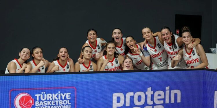 16 Yaş Altı Kız Milli Basketbol Takımı, yarı finale yükseldi