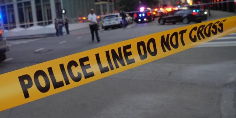 ABD’de hareketli saatler…. Araç kalabalığın arasında daldı!