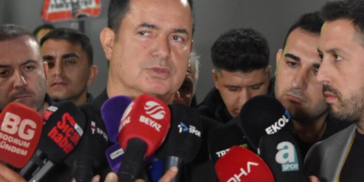 Acun Ilıcalı, Beşiktaşlı yıldızı Hull City’e transfer ediyor