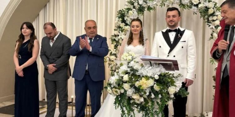 AK Partili Milletvekilinden CHP’li Başkana Atatürk ayarı: Salondan alkış yükseldi