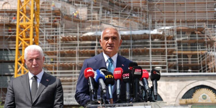 Ayasofya’da seferberlik! Bakan Ersoy detayları paylaştı