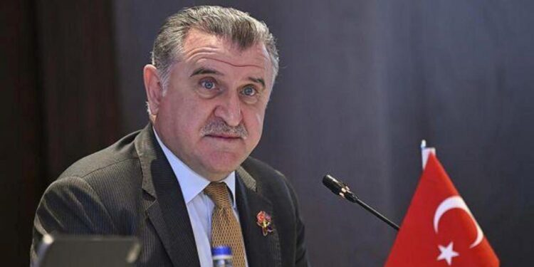 Bakan Bak, dünya ikincisi olan espor oyuncularını tebrik etti
