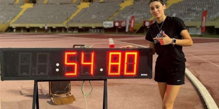 Bakan Bak’tan dünya rekortmeni sporcumuza tebrik